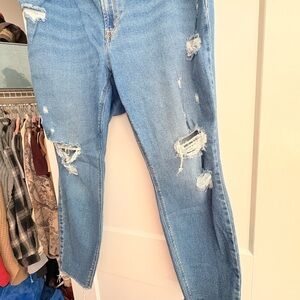 Old Navy Light Blue Distressed Cropped Jeans